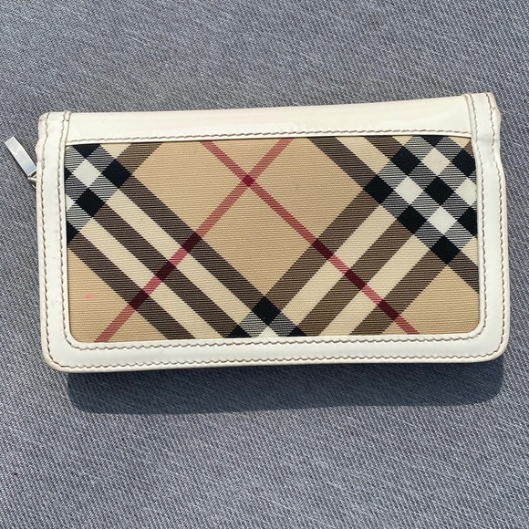 Burberry Handbags - Womens Burberry Mega Nova Check Zippy Long Wallet🔥STUDDED🔥Amazing Storage🔥